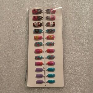 NWT FAUX NAILS WITH TABS (24) IN PKG